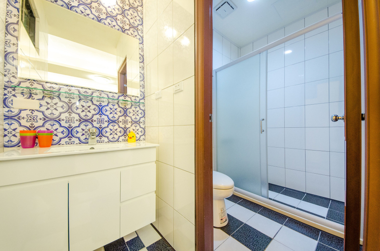 Bathroom 5, Chikan Fun Guesthouse, Tainan
