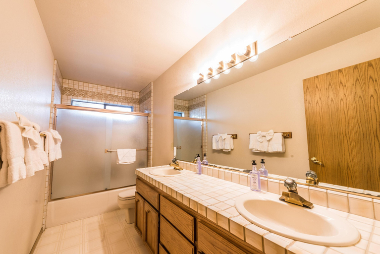 Bathroom, Mv1: Mount Tallac Estate 010630, El Dorado