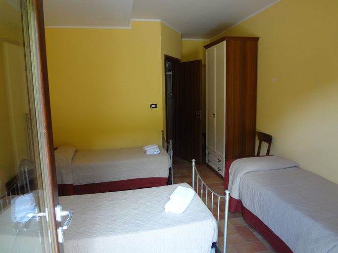 Bedroom 4, Le stanze di bacco, L'Aquila