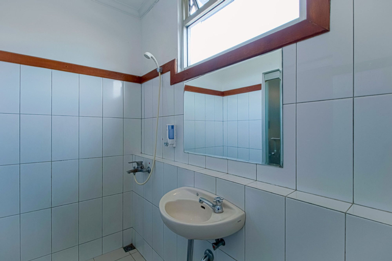 Bathroom 8