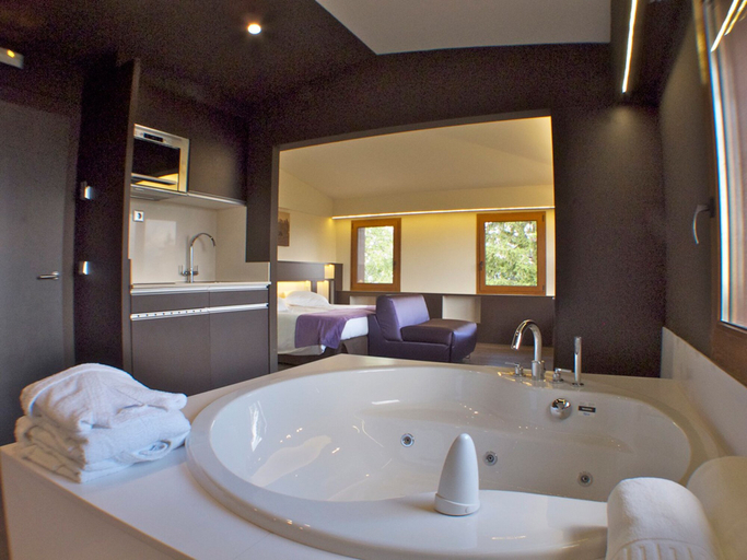 Bathroom 5, Hotel Mirador, Lleida