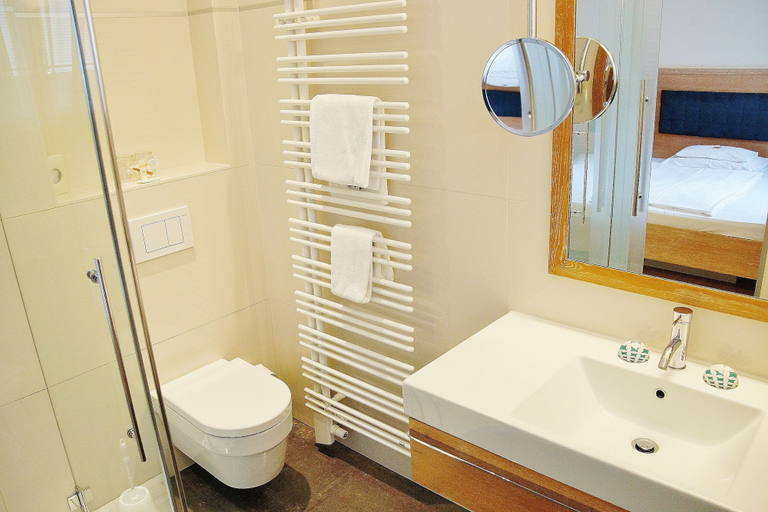 Bathroom 4, Hotel Gollner, Graz