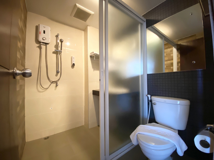 Bathroom 3, WE Valley Hotel, Muang Chiang Mai