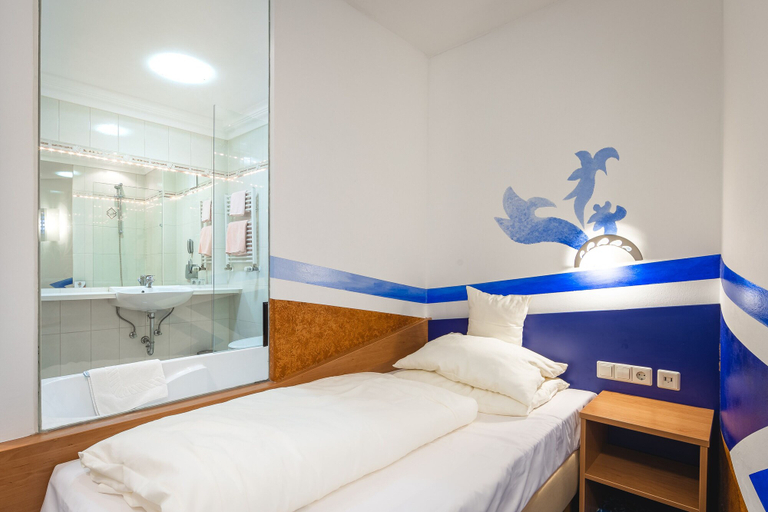 Bedroom 3, ALLVITALIS Traumhotel, Karlsruhe