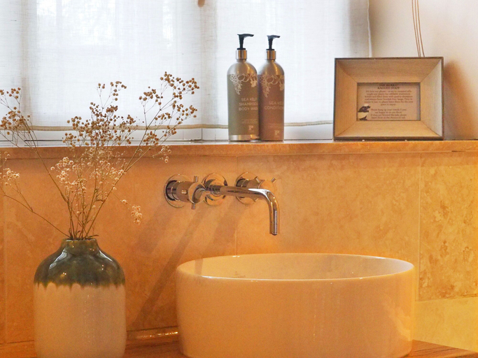 Bathroom 4, Bear and Ragged Staff, Oxfordshire