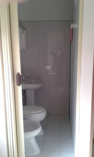 Bathroom 5, Alloggio Taddei, L'Aquila