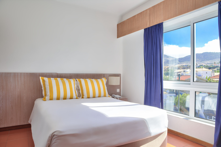 Bedroom 3, Praia Dourada Hotel, Porto Santo