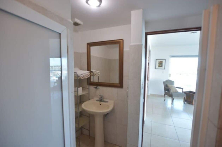 Bathroom 4, Costa Veleros Apartments, Mazatlán