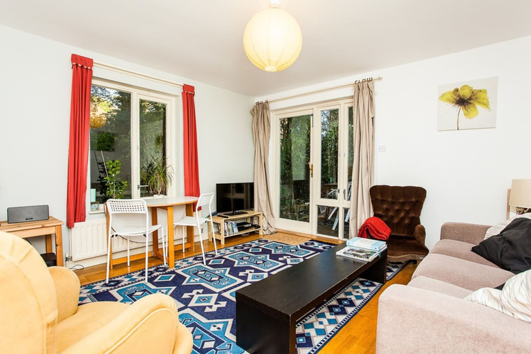 Others 4, Charming Peaceful 2 Bed with Parking and Garden, London