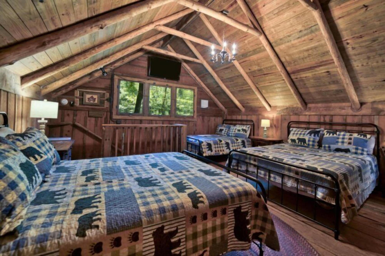 Bedroom 2, Bean Creek Cabins, Montgomery