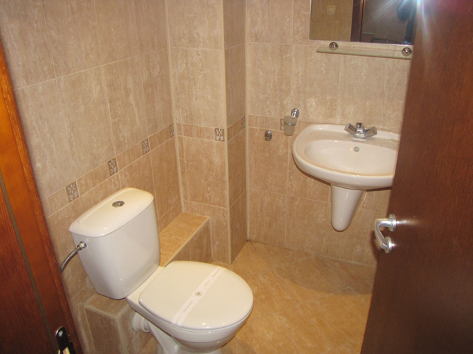 Bathroom 5, Edelweiss Inn Aparthotel, Bansko