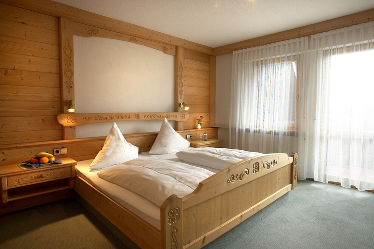 Bedroom 2, Landgasthof Löwen, Calw