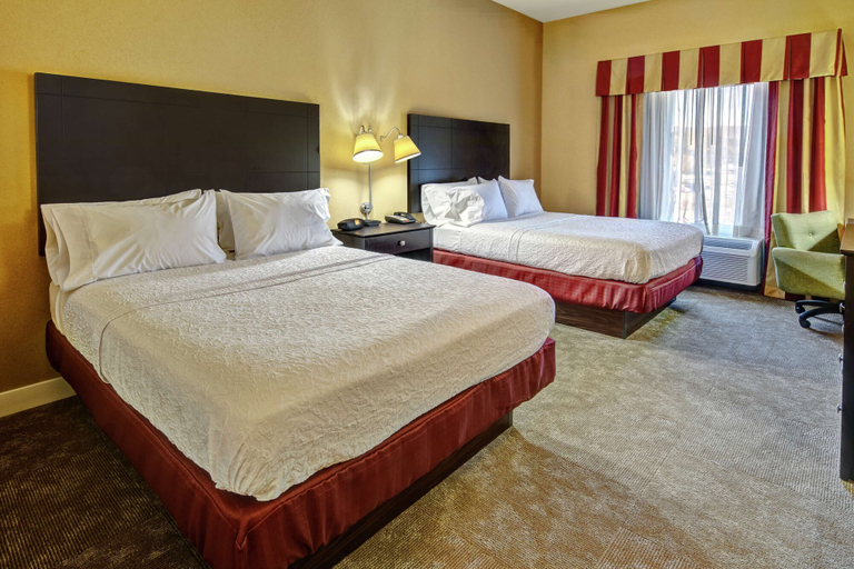 Bedroom 3, Hampton Inn Jacksonville-Anniston Area, Calhoun