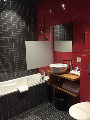 Bathroom 5, Kyriad Marseille Blancarde - Timone, Bouches-du-Rhône