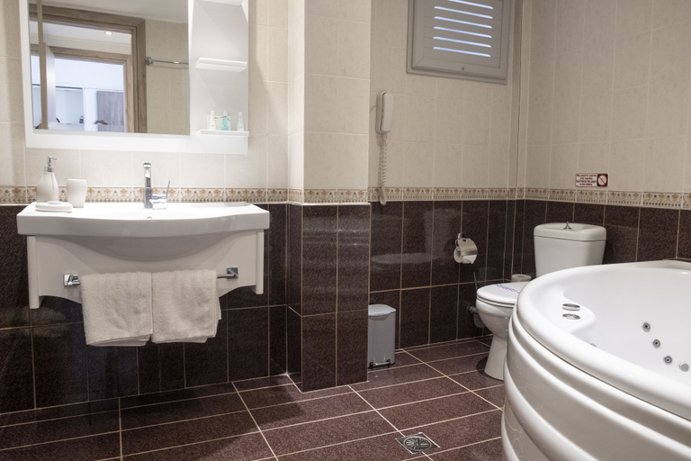 Bathroom 5, Acrotel Athena Pallas & Residence, Central Macedonia