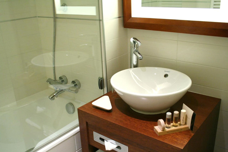 Bathroom 5, Hôtel Westside Arc de Triomphe, Paris