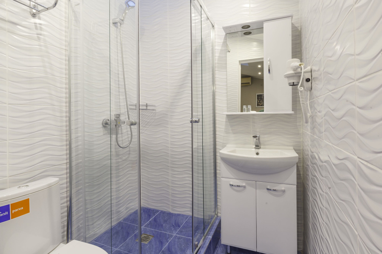 Bathroom 3, Esquire Hotel, Northern