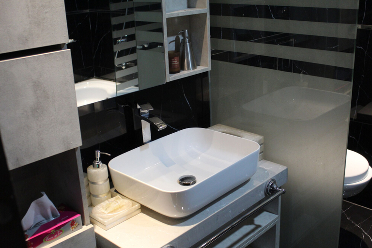 Bathroom 5, Laylati Al Yarmouk, Riyadh