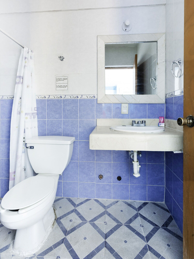 Bathroom 3, Hotel Gandhi, Othón P. Blanco