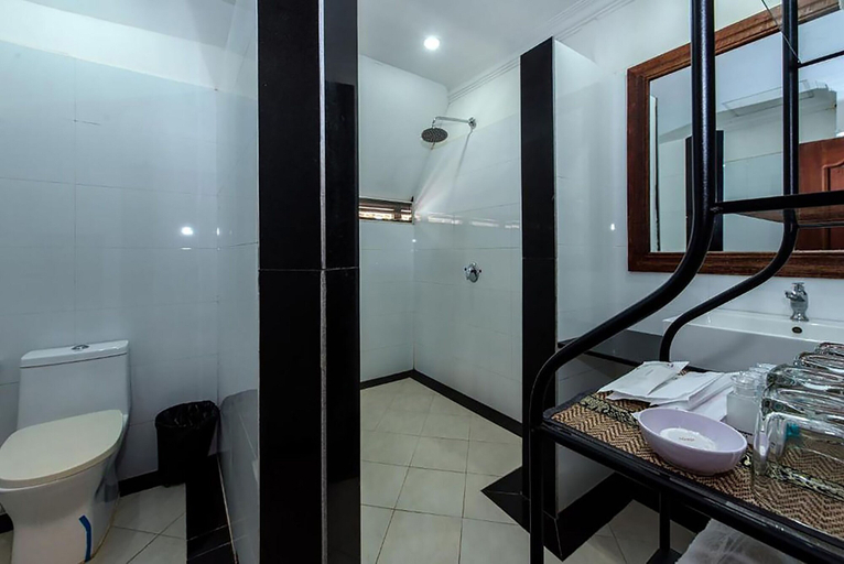 Bathroom 4, Green Bursa City Hotel, Siem Reap