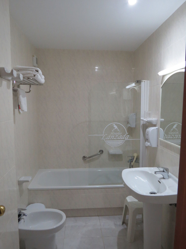 Bathroom 4, Hotel Nuevo Lanzada, Pontevedra