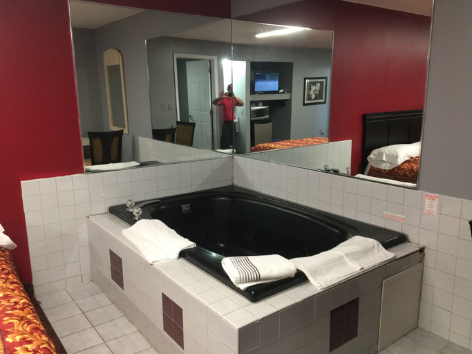 Bathroom 5, Haven Inn and Suites, Atlantic