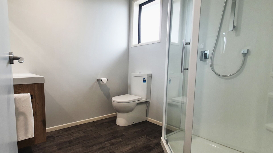Bathroom 4, Antonio Mews Motel, Stratford