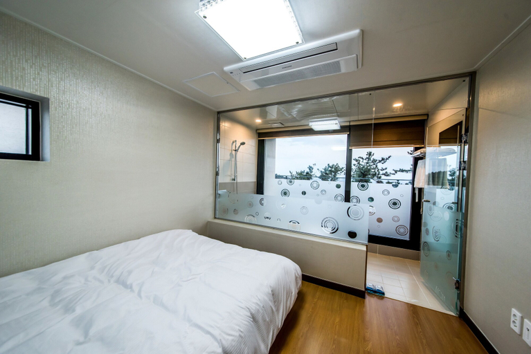 Bedroom 2, SBS Love Pension, Seogwipo