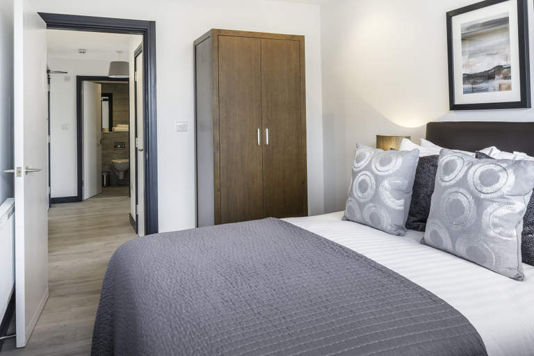Bedroom 3, Aldgate by Excel Apartments, London