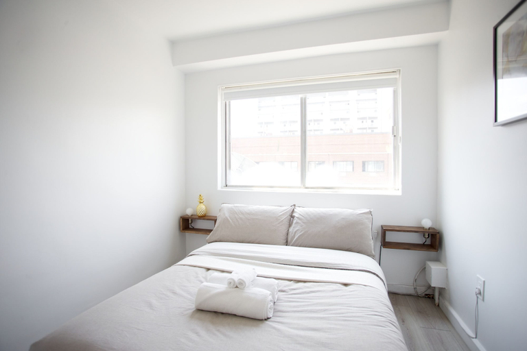 Bedroom 2, The Hutchinson Suites, Montréal