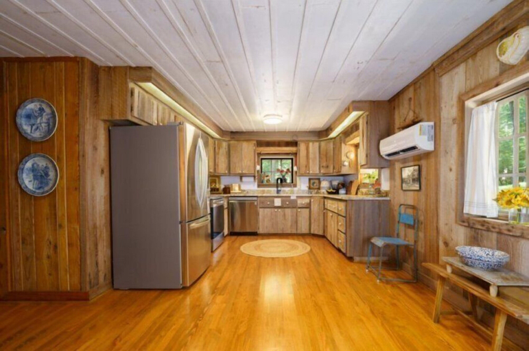 Others 4, Bean Creek Cabins, Montgomery