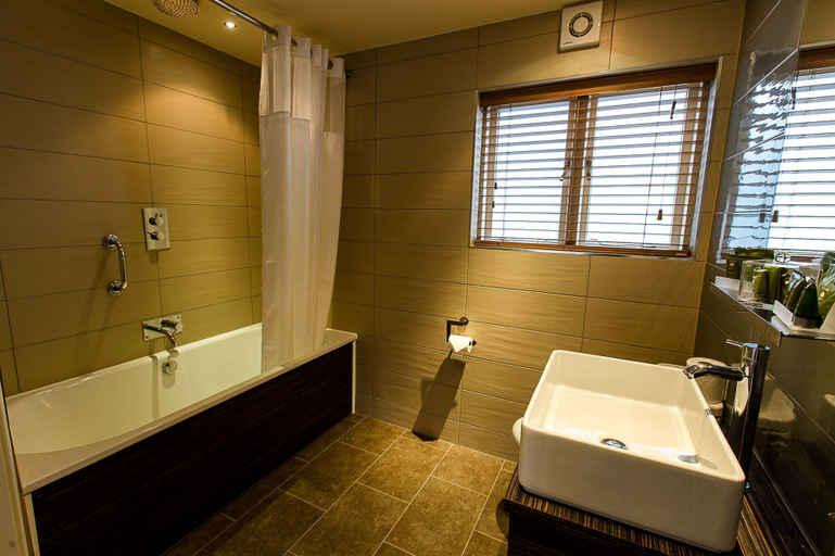 Bathroom 3, The Maltsters Arms, Cardiff