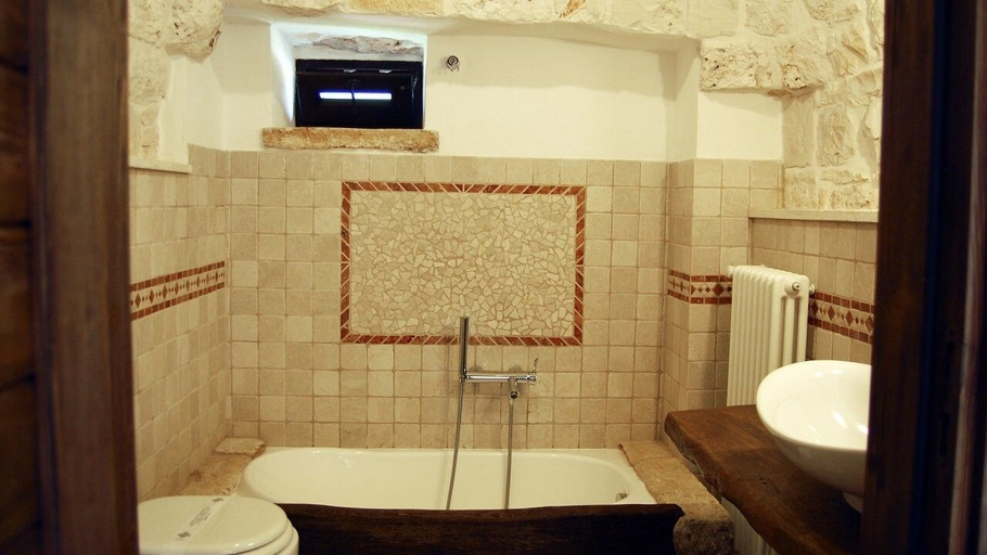 Bathroom 3, Il Gabellota Resort, Bari