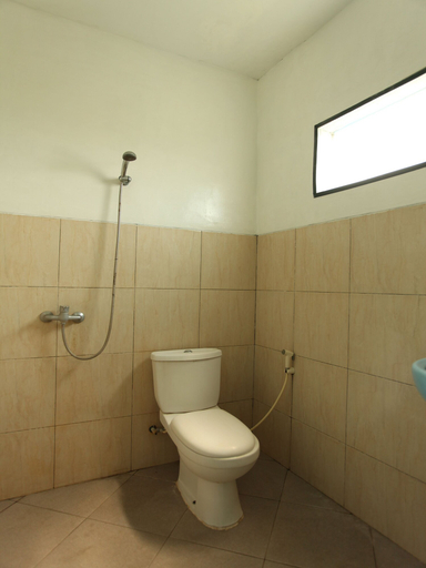 Bathroom 4, OYO 588 Richmond Guest House, Cirebon