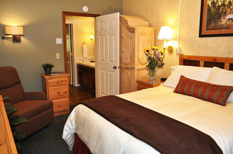 Bedroom 2, GetAways at Olympic Village Inn, Placer