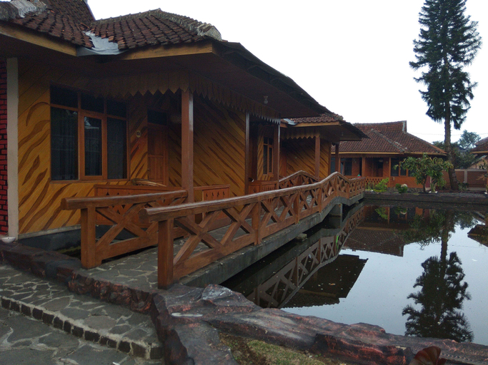 Exterior & Views 3, Bungalow Kampung Strawberry, Bandung