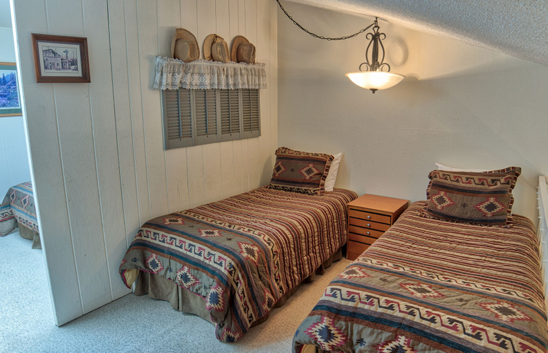 Bedroom 3, Der Steiermark, Summit
