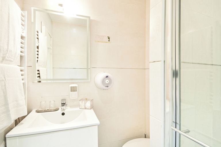 Bathroom 4, Hotel du Vieux Port, Var