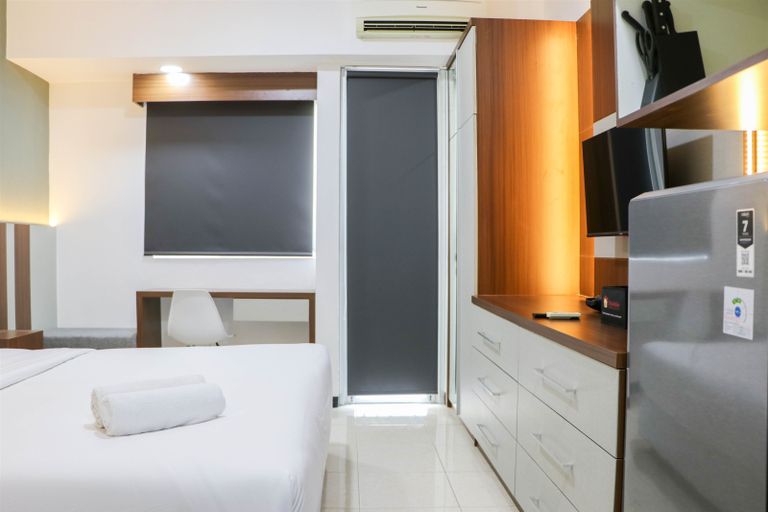 Bedroom 2, Homey and Comfort Stay Studio Room Maple Park Sunter Apartment By Travelio, North Jakarta