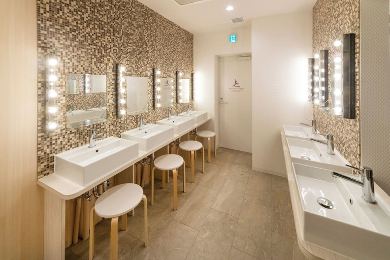 Bathroom 3, eeGee STAY Kamata, Ōta