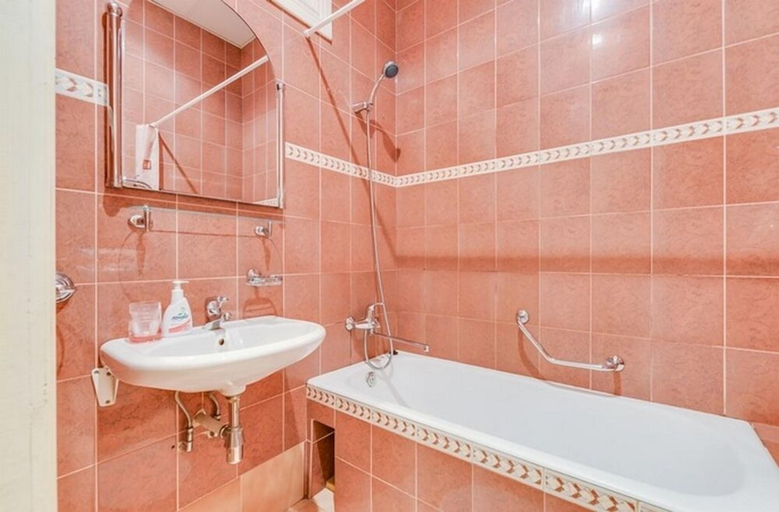 Bathroom 2, Ludwig Apartments on Nevskiy 107, Sankt-Peterburg gorsovet