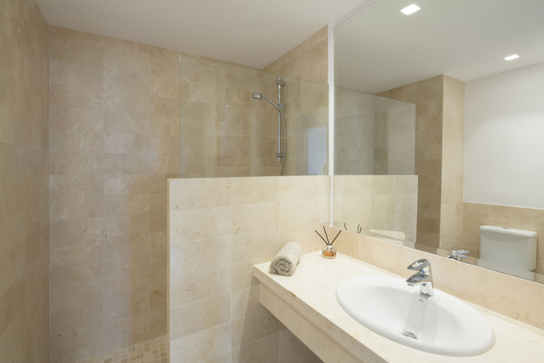 Bathroom 4, Jardines de las Golondrinas, Málaga