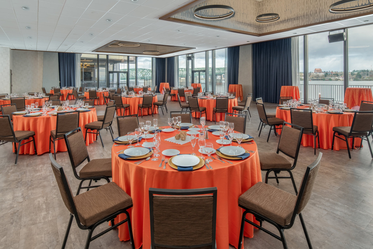 Food & Drinks 2, Holiday Inn PORTLAND - COLUMBIA RIVERFRONT by IHG, Multnomah