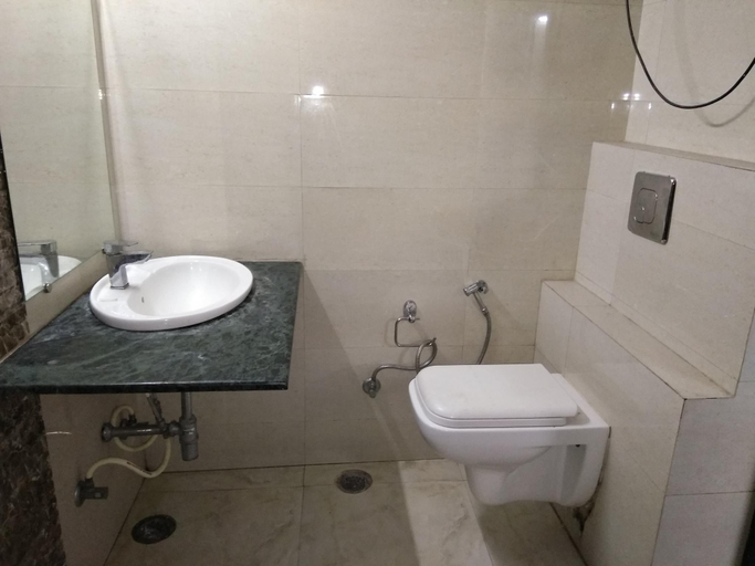 Bathroom 3, Hotel Vishesh Continental, Delhi