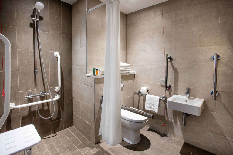 Bathroom 4, Hilton Edinburgh Carlton, Edinburgh