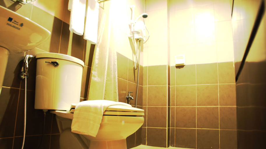 Bathroom 5, Urbantel Hotel, Lucena City