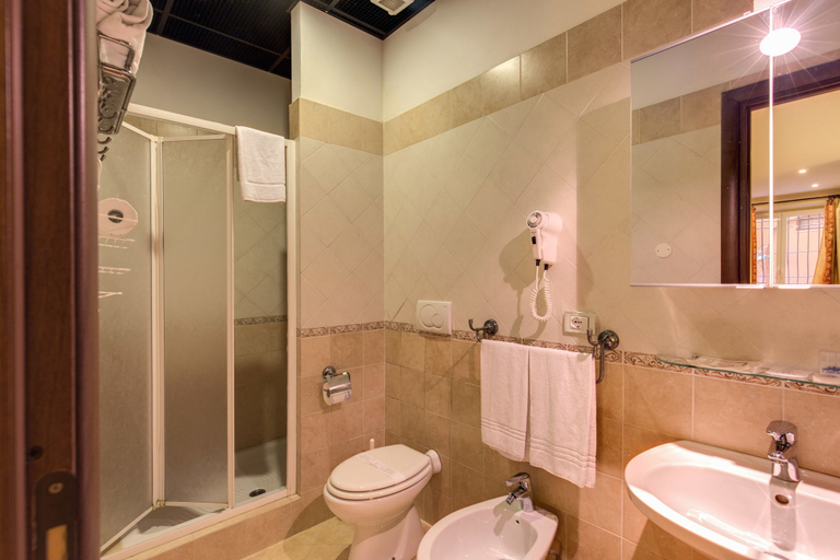 Bathroom 5, Hotel Artorius, Rome