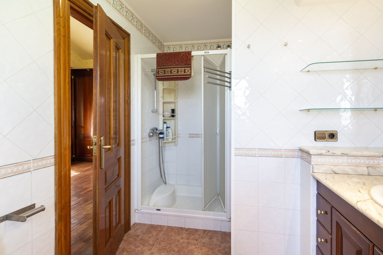 Bathroom 4, Villa Del Mamut, Granada