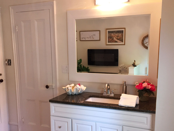 Bathroom 4, 18 Vine Inn & Carriage House, Steuben