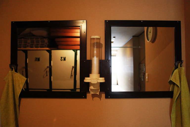 Bathroom 4, Kobe Sannomiya R2 Hostel, Kobe